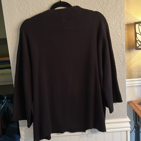 Brand - JM Collection black 3/4 in sleeves with a bell flair with jeweled brooch - Picture 8 of 16